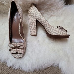 Coach Pumps